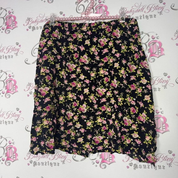 Plum skirt with flowers floral buttons black green pink mini skirt cute garden - Picture 3 of 8